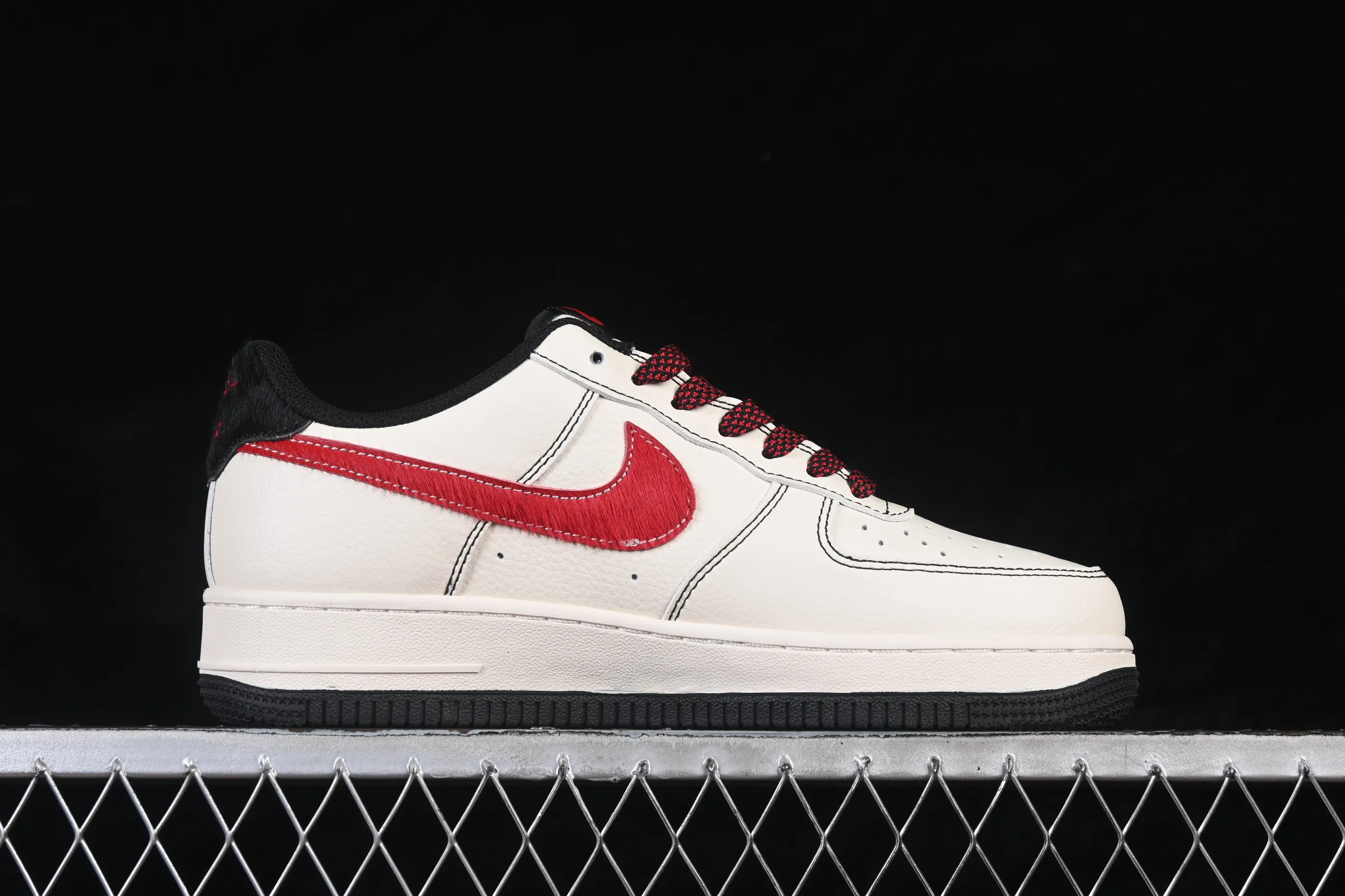 All categories Nk Air Force 1 Air Force series Nk Air Force 1 Low Air Force low top Nike Air Force 1'07 Low Year of the Horse limited white and red horse hair Air Force 1 low top casual sneakers QW5288-126